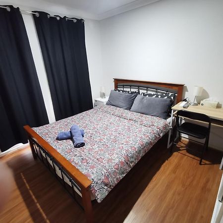 골드코스트 Shared House With Other Guests Near Shopping Center And Theme Parks 아파트 외부 사진