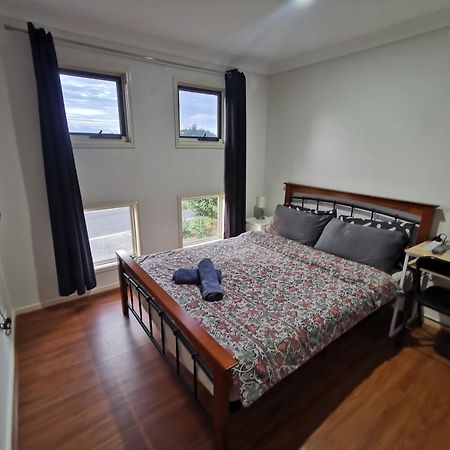 골드코스트 Shared House With Other Guests Near Shopping Center And Theme Parks 아파트 외부 사진