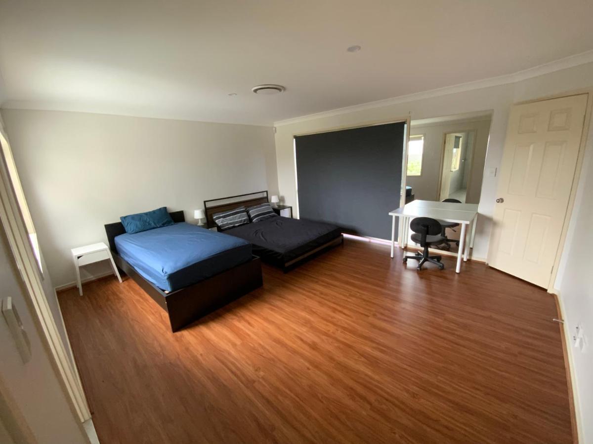골드코스트 Shared House With Other Guests Near Shopping Center And Theme Parks 아파트 외부 사진