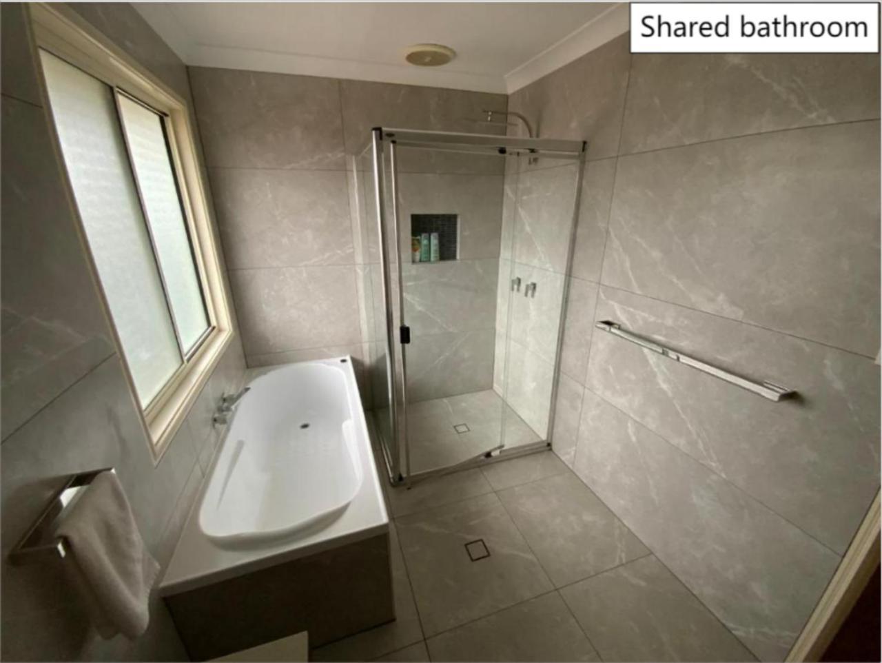 골드코스트 Shared House With Other Guests Near Shopping Center And Theme Parks 아파트 외부 사진
